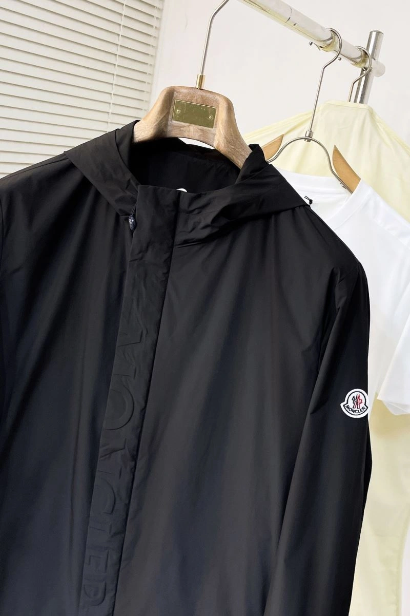 Moncler Outwear Sporty 143475