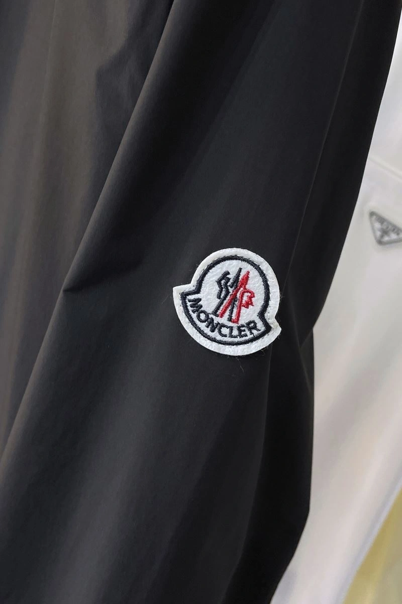 Moncler Outwear Sporty 143475