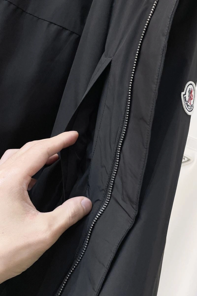 Moncler Outwear Sporty 143475