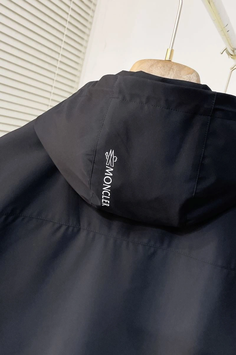 Moncler Outwear Snug 143474