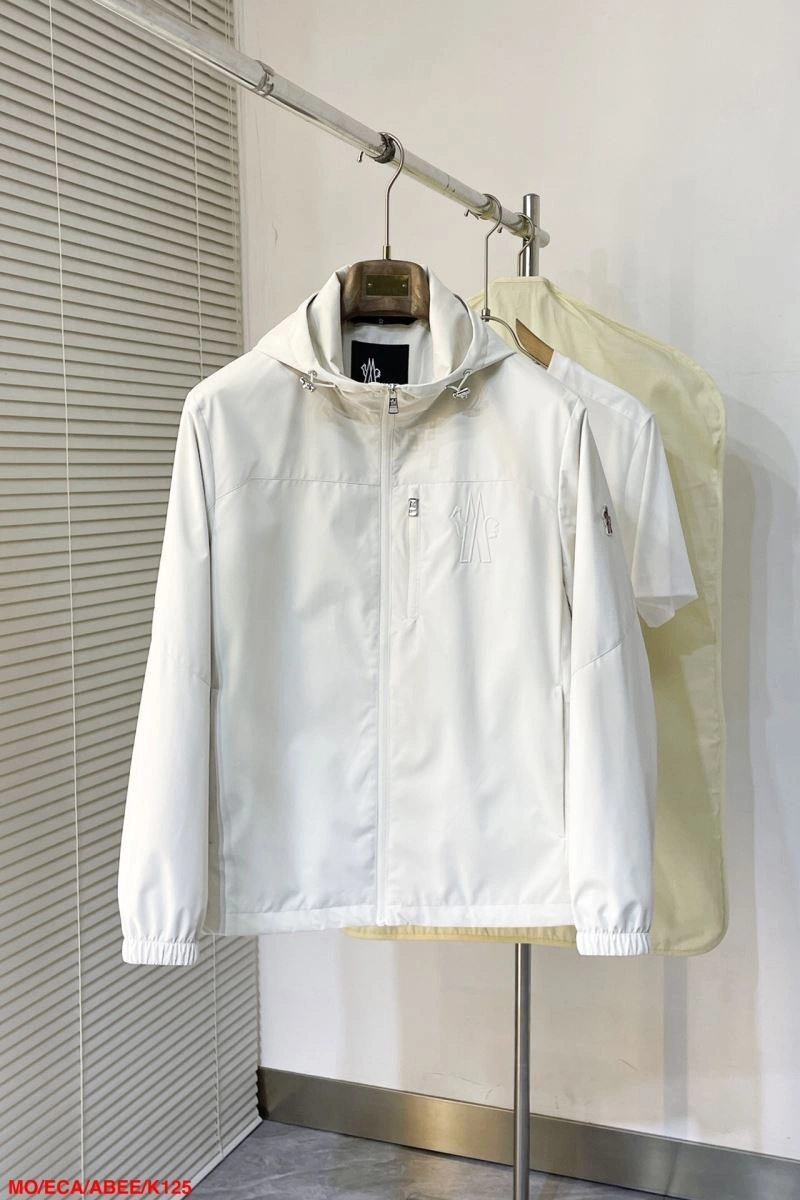 Moncler Outwear Snug 143474