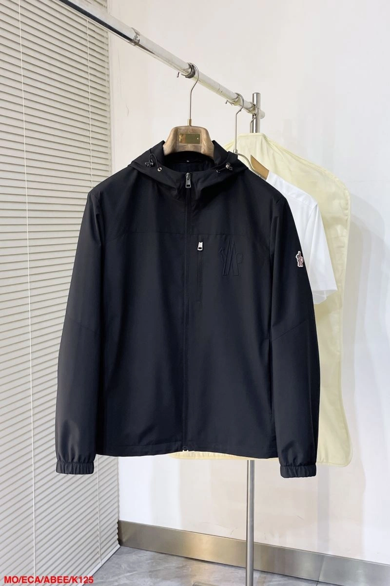 Moncler Outwear Snug 143474