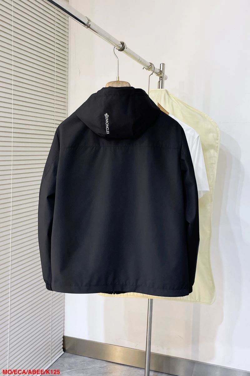 Moncler Outwear Snug 143474