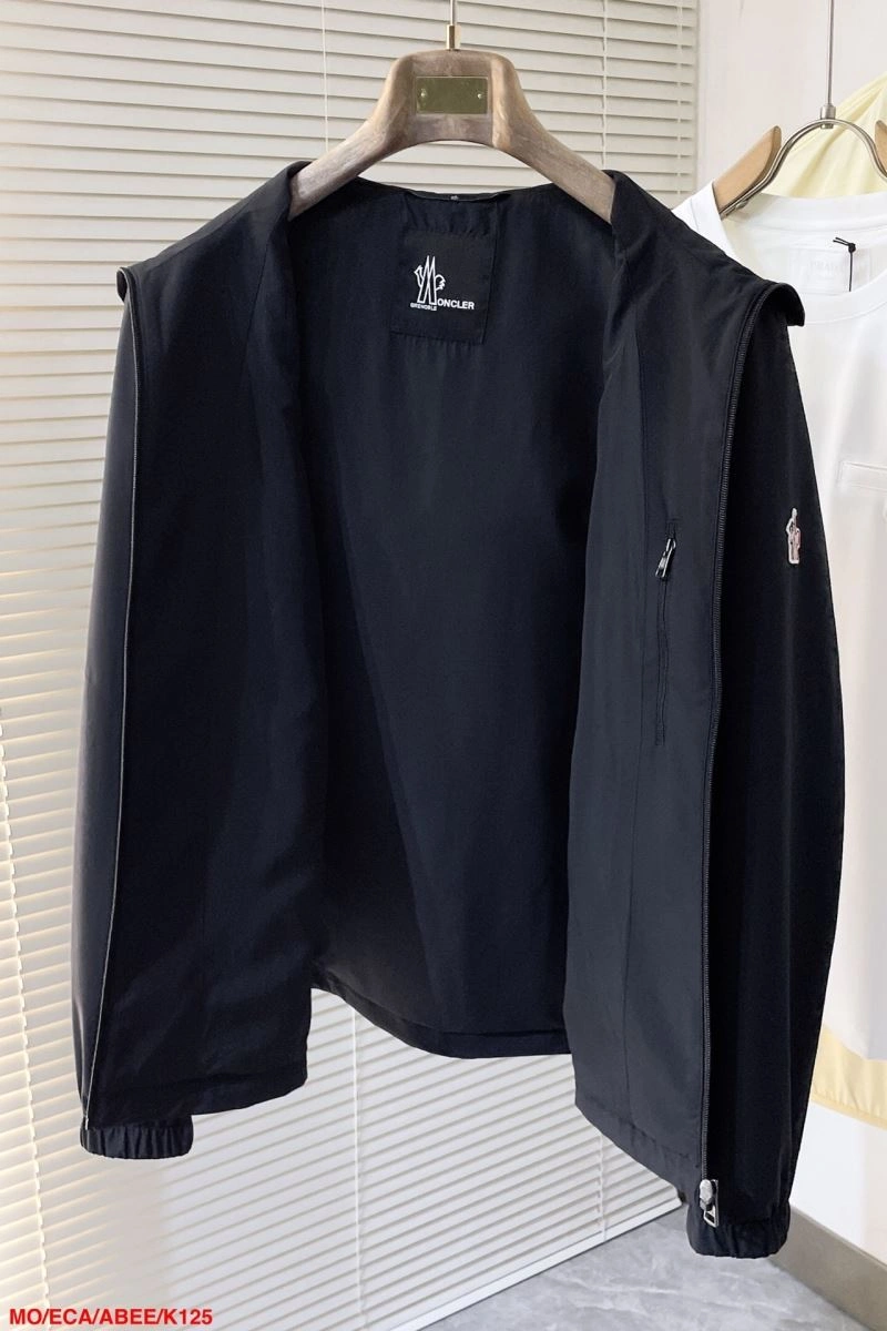 Moncler Outwear Snug 143474