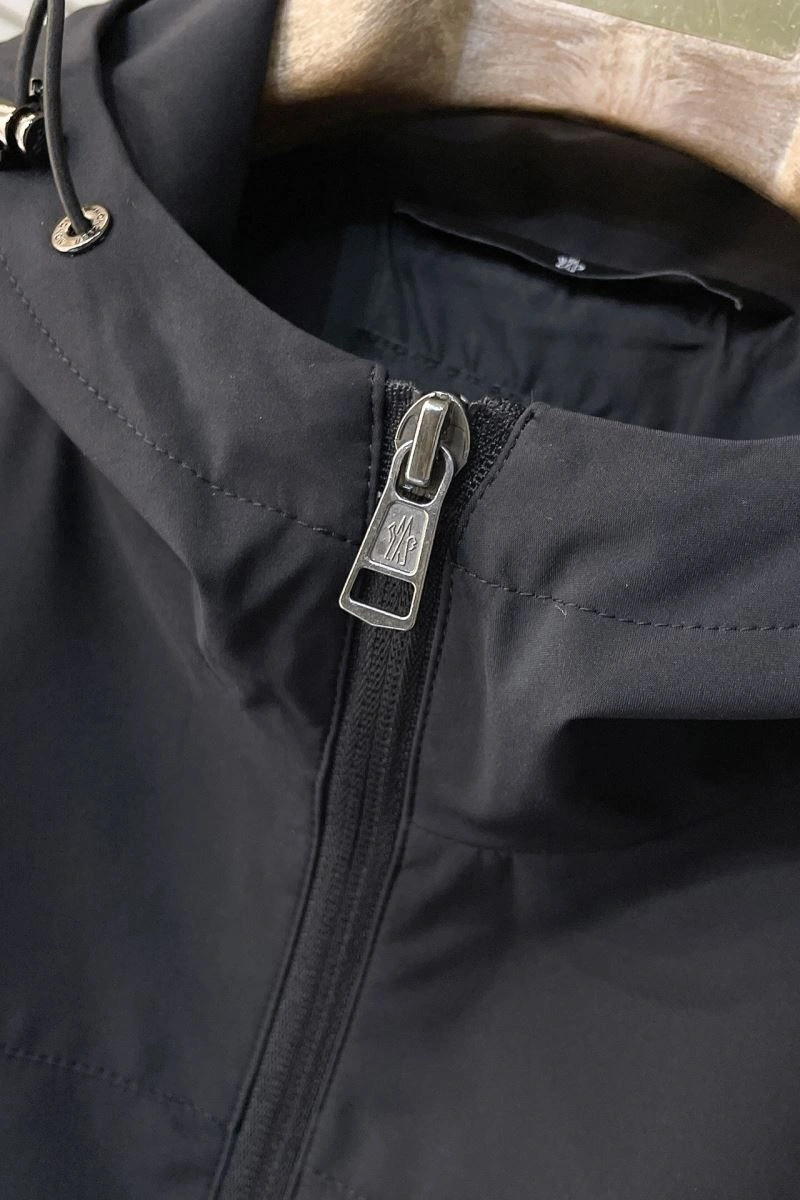 Moncler Outwear Snug 143474