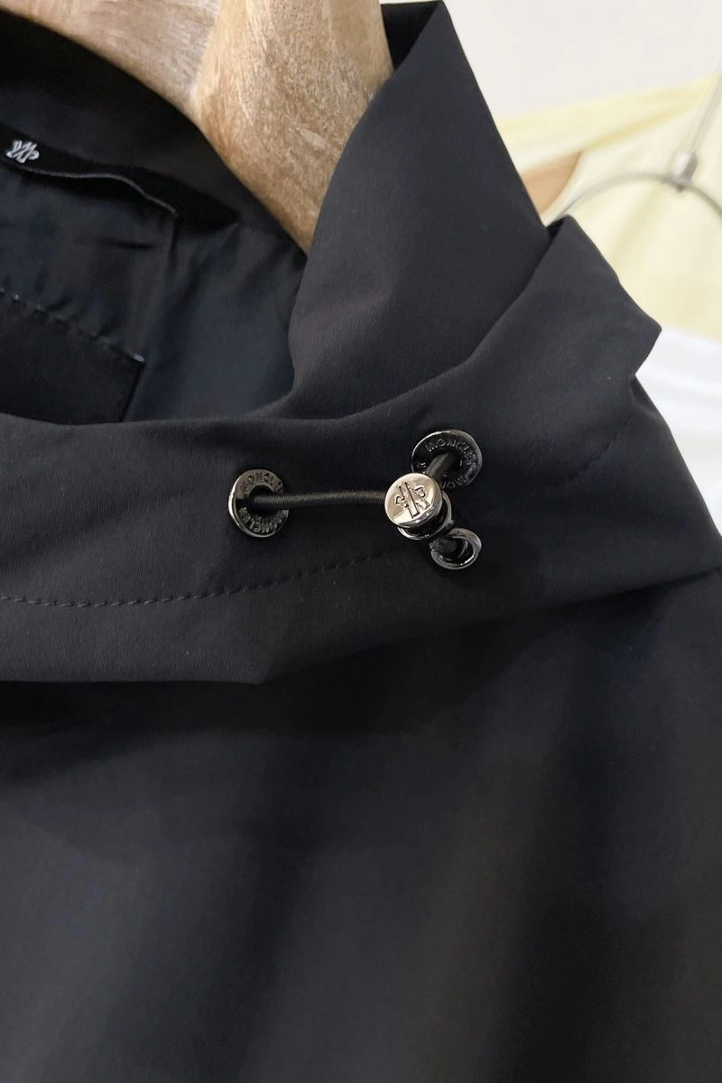 Moncler Outwear Snug 143474