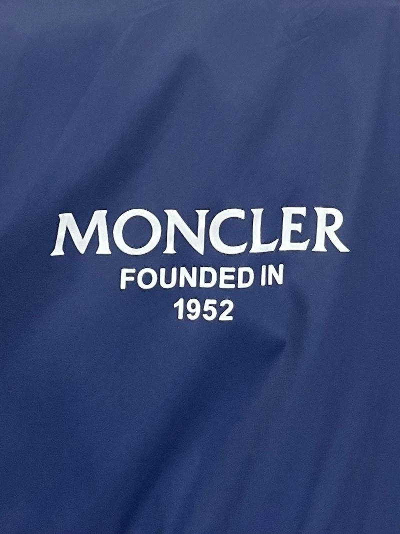 Moncler Outwear Cozy 143459