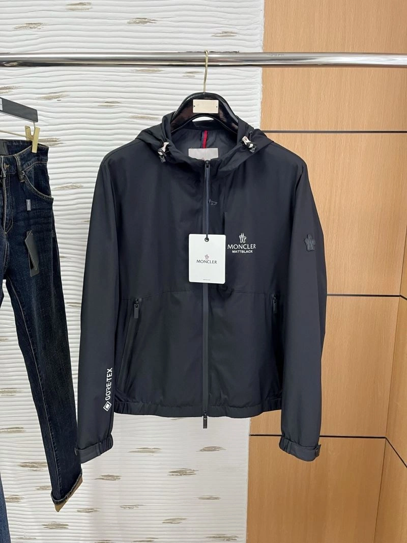 SmoothTexture Moncler Outwear 143457