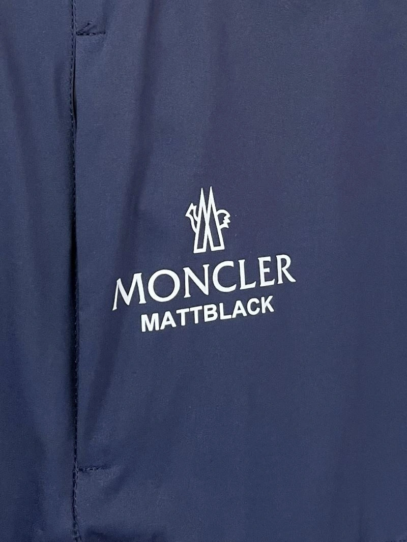 Moncler Outwear Sophisticated 143464