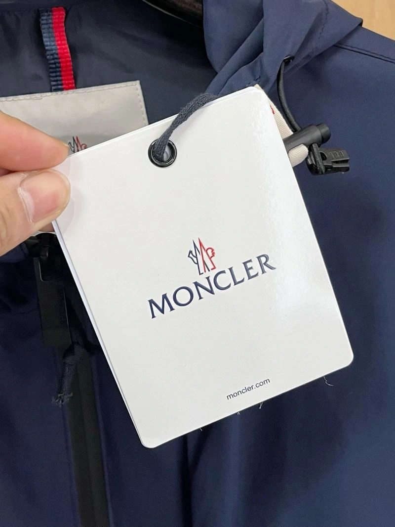 Moncler Outwear Sophisticated 143464
