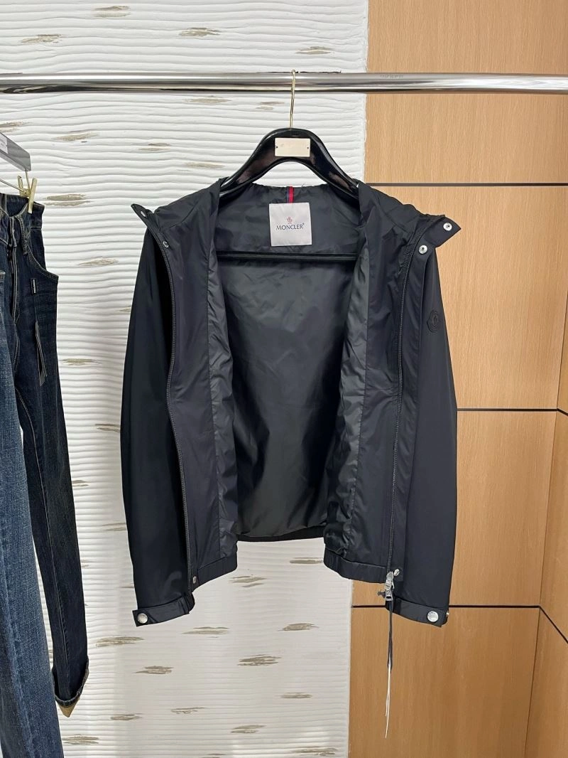 Bold Moncler Outwear 143452