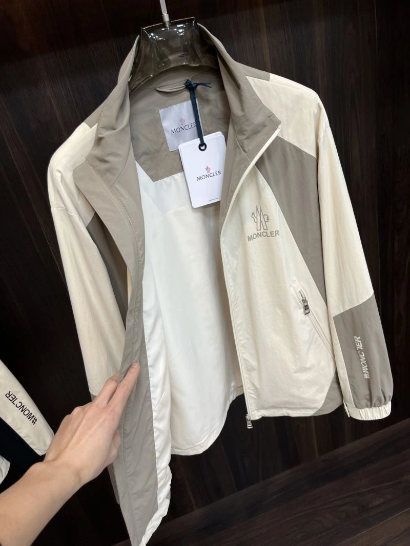 Chic Moncler Outwear 143451