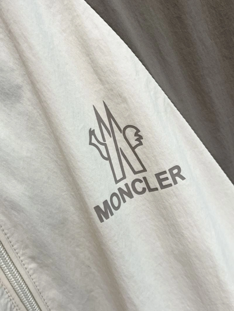 Chic Moncler Outwear 143451