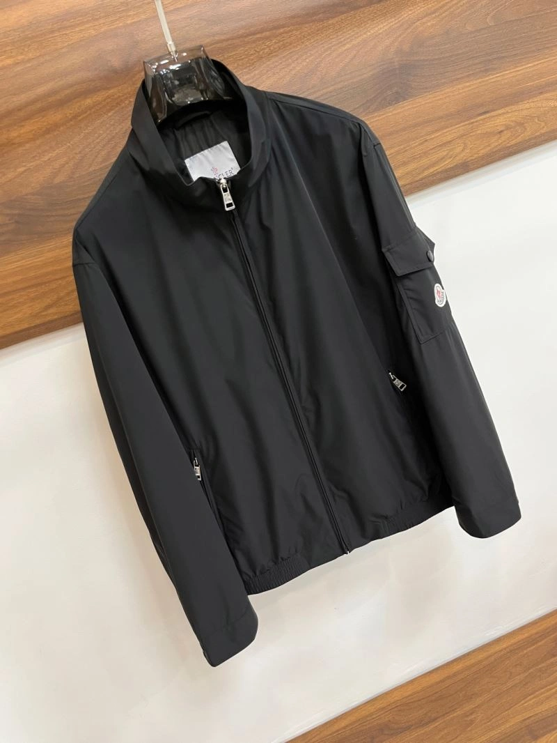 Moncler Outwear Sleek 143460