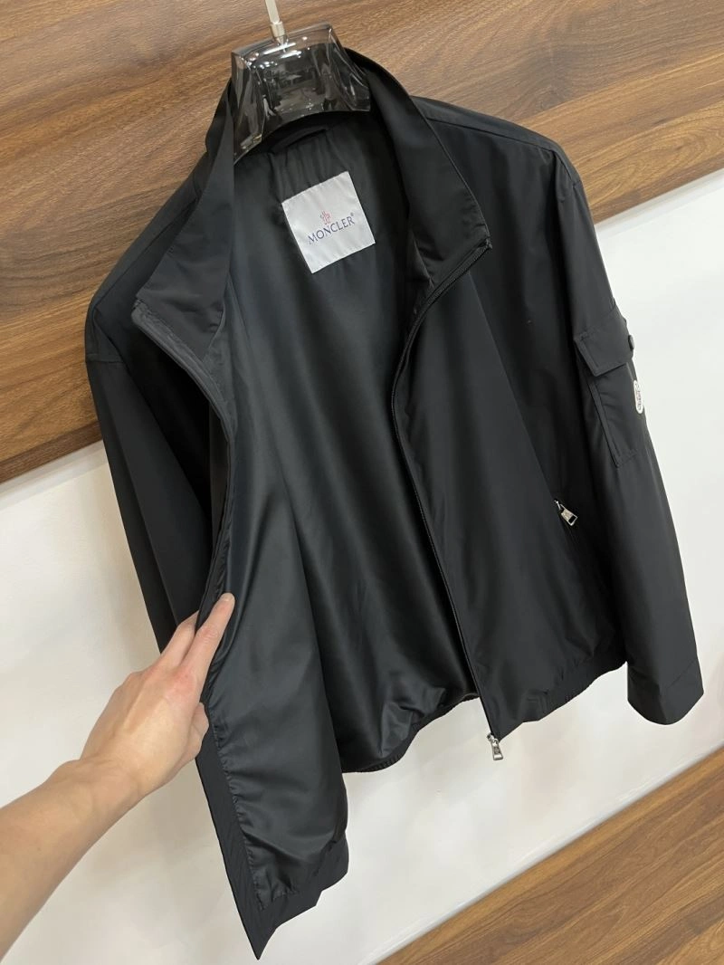 Moncler Outwear Sleek 143460