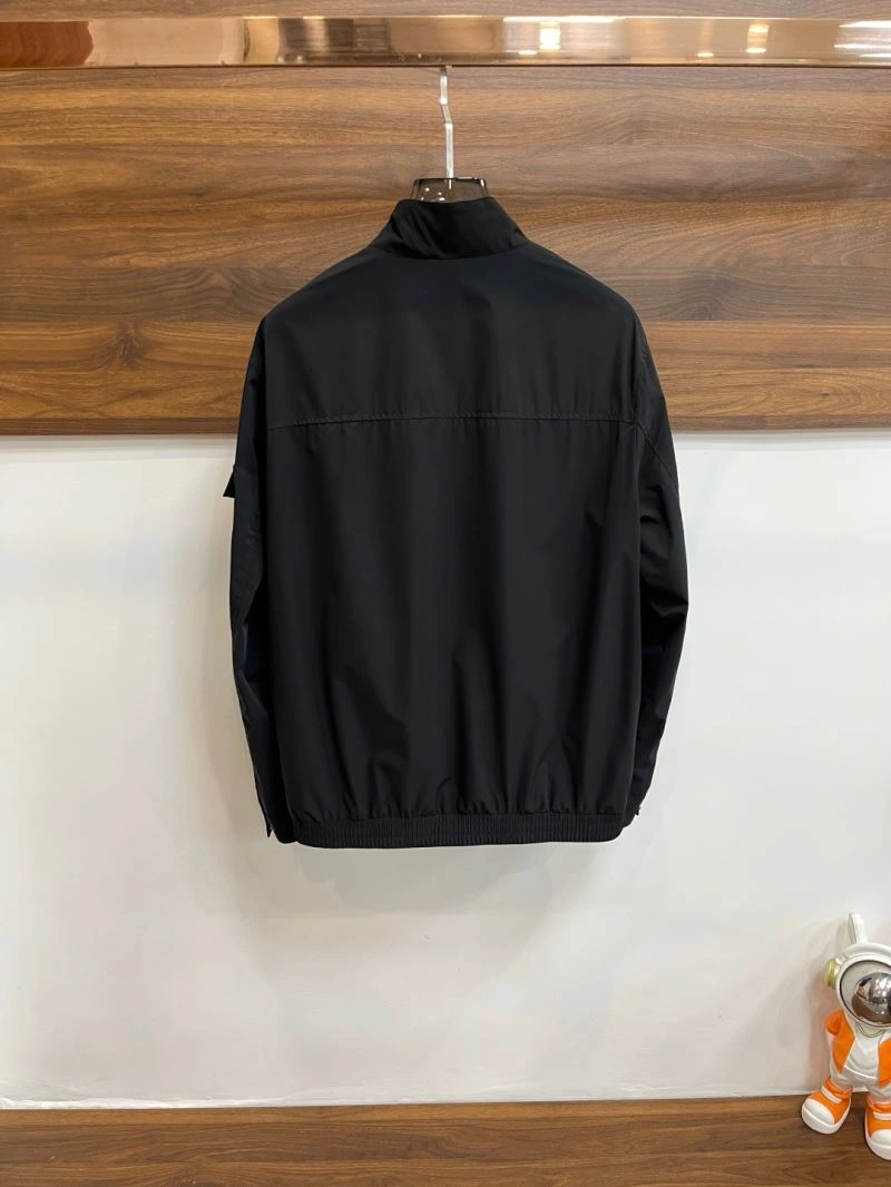 Moncler Outwear Sleek 143460