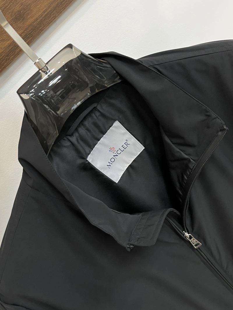 Moncler Outwear Sleek 143460