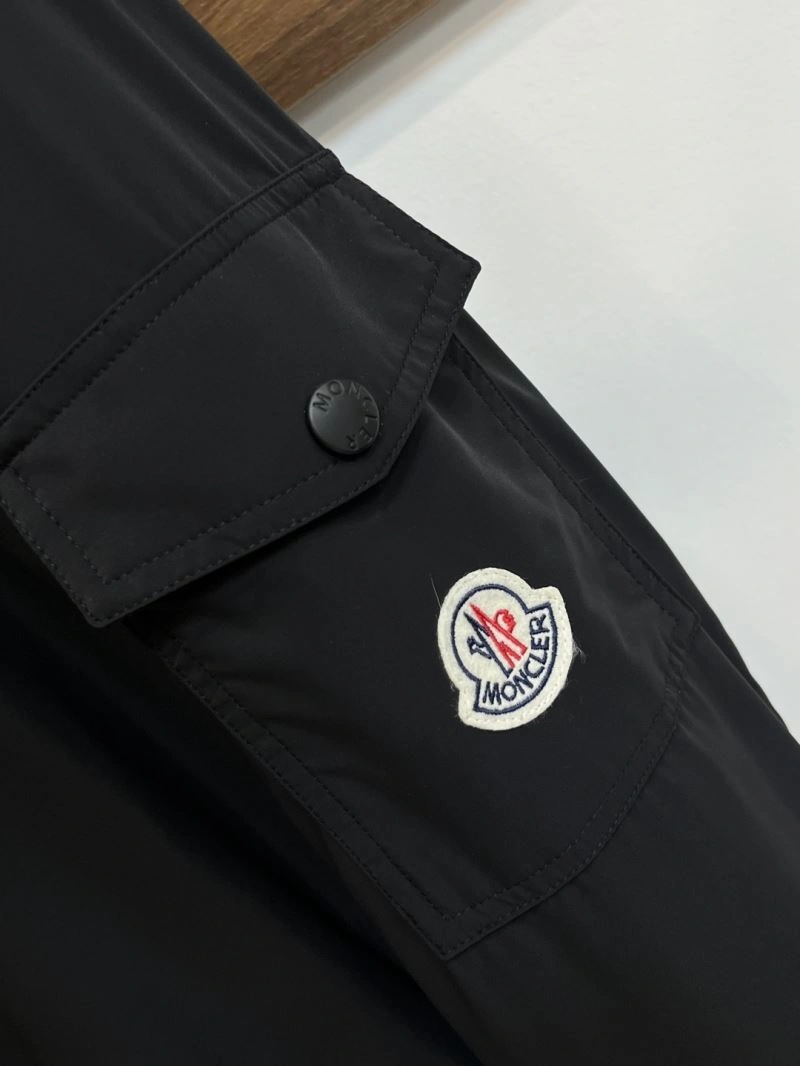 Moncler Outwear Sleek 143460