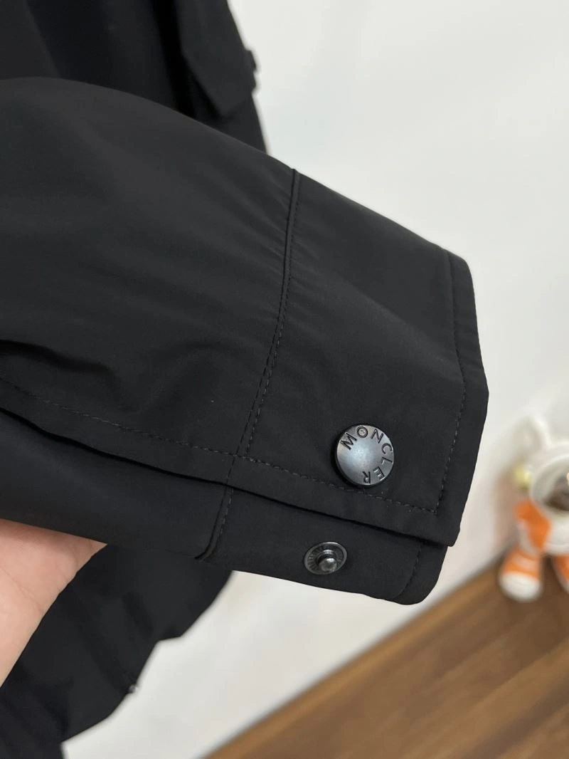 Moncler Outwear Sleek 143460
