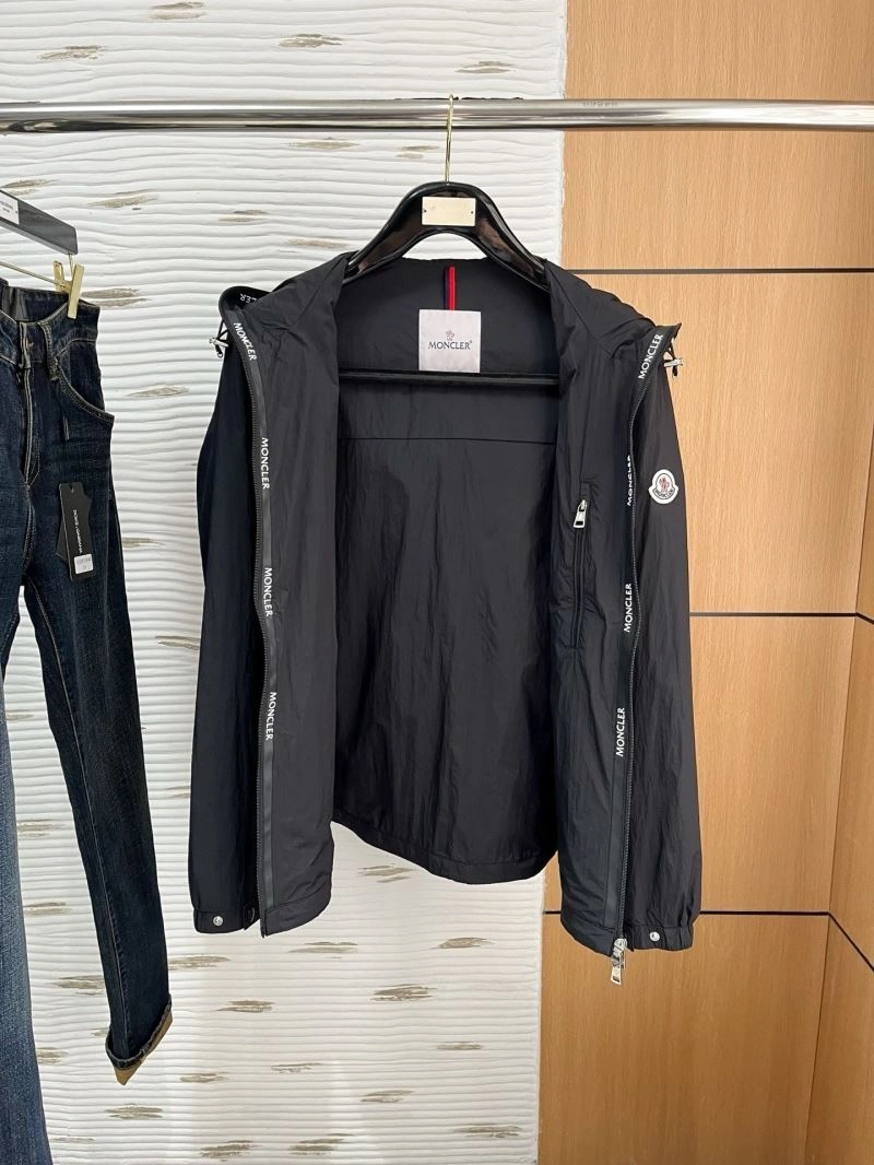 Moncler Outwear SmoothTexture 143472