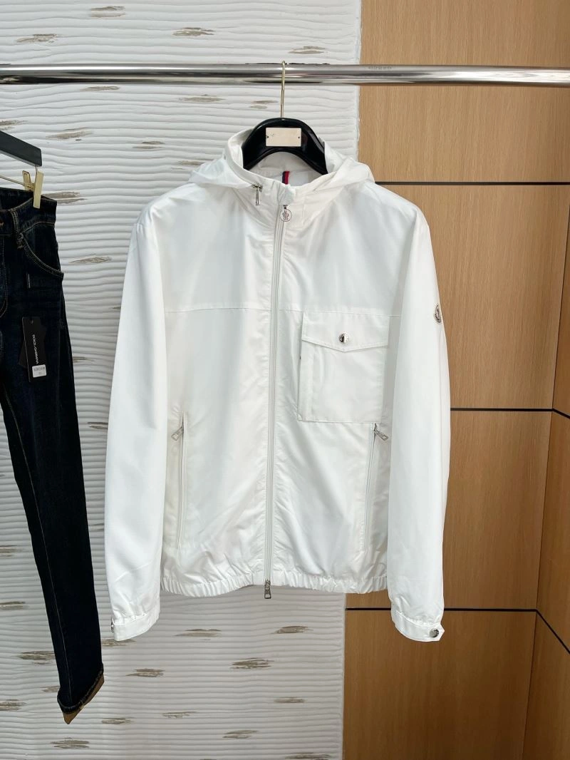 Moncler Outwear Sleek 143450
