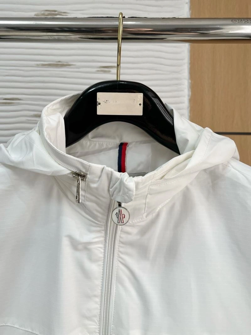 Moncler Outwear Sleek 143450