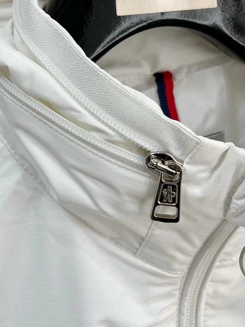 Moncler Outwear Sleek 143450