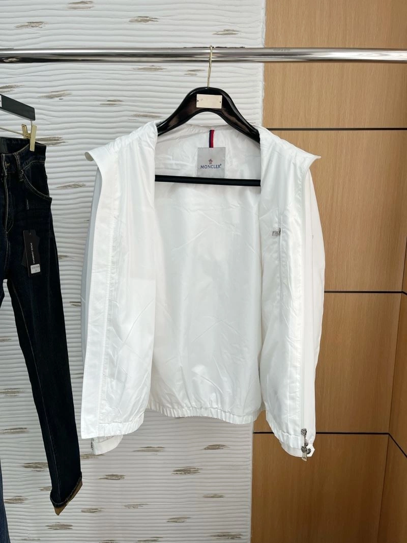 Moncler Outwear Sleek 143450