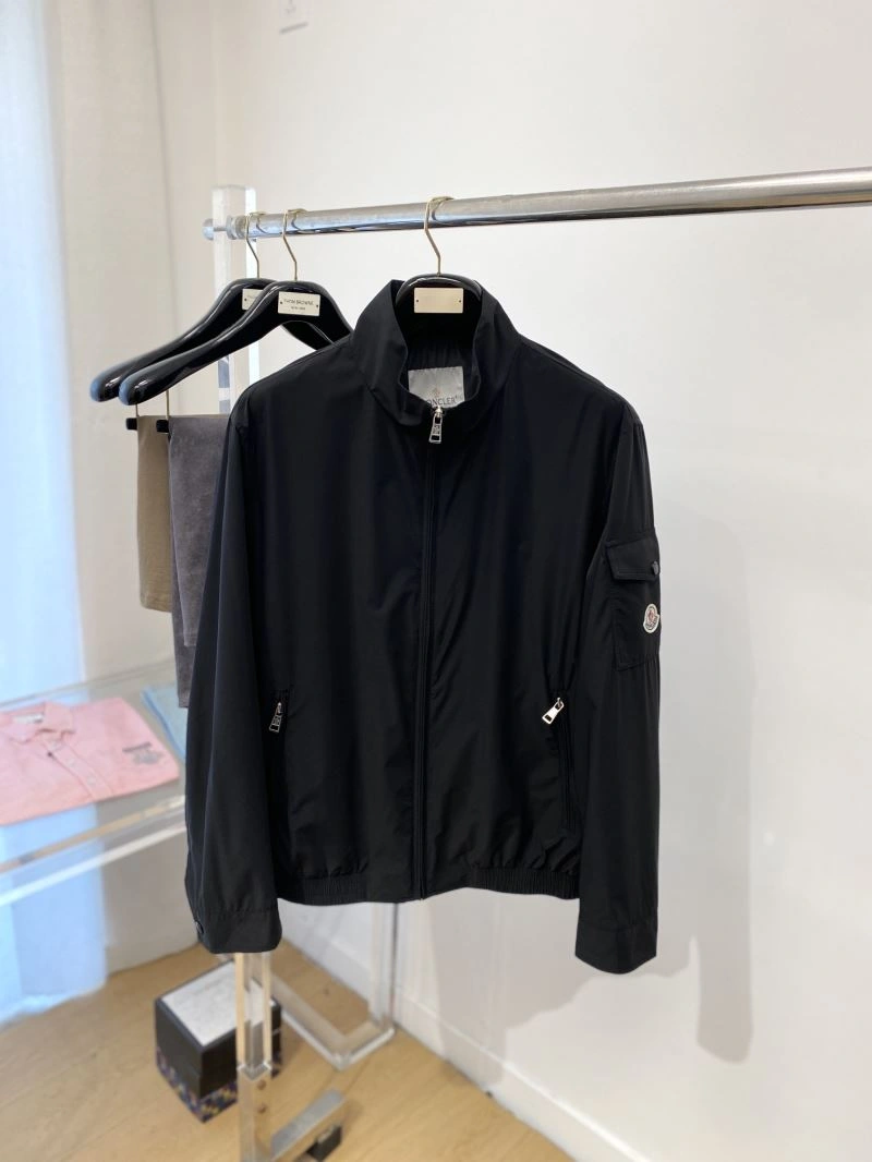 Moncler Outwear Sleek 143471
