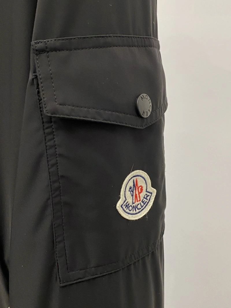 Moncler Outwear Sleek 143471