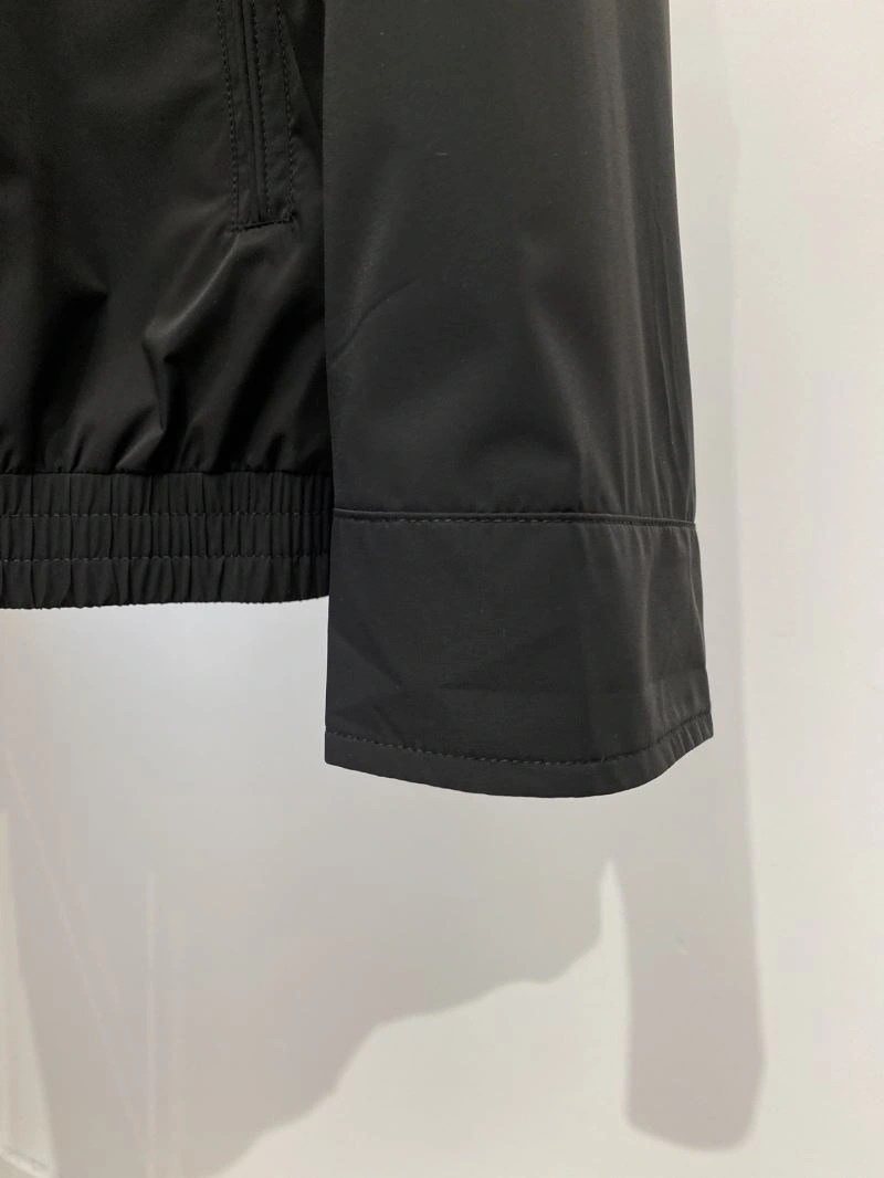 Moncler Outwear Sleek 143471