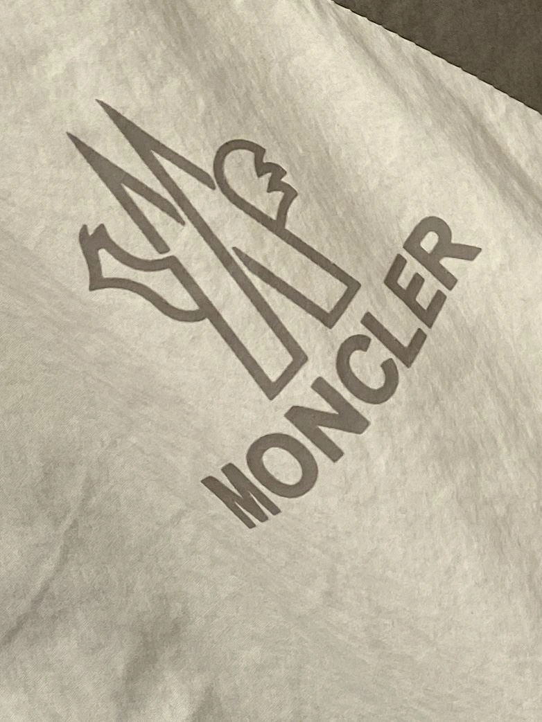 Moncler Outwear UrbanStyle 143446