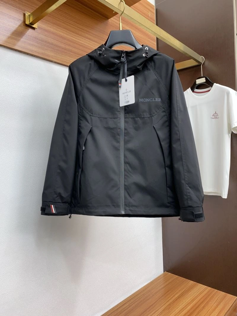 Moncler Outwear ModernLook 143447