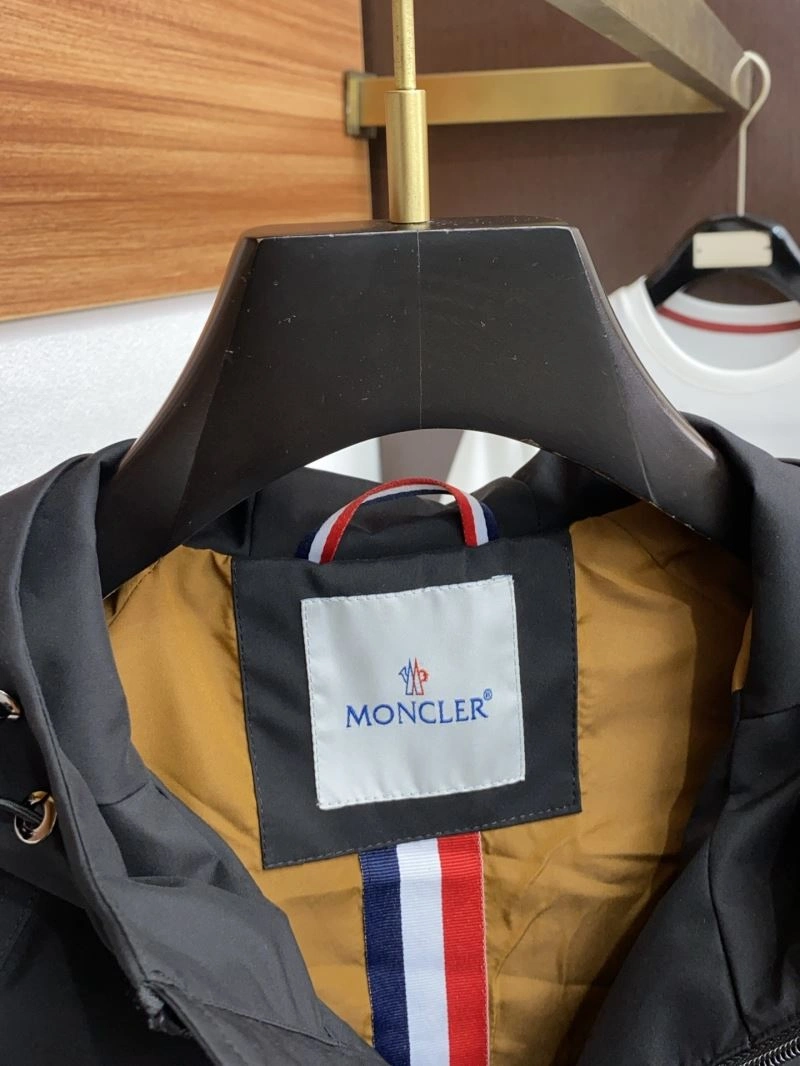 Moncler Outwear ModernLook 143447