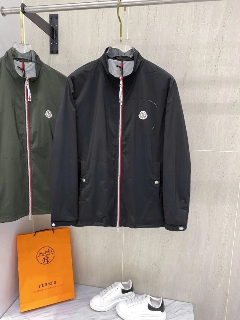 Lightweight Moncler Outwear 143444