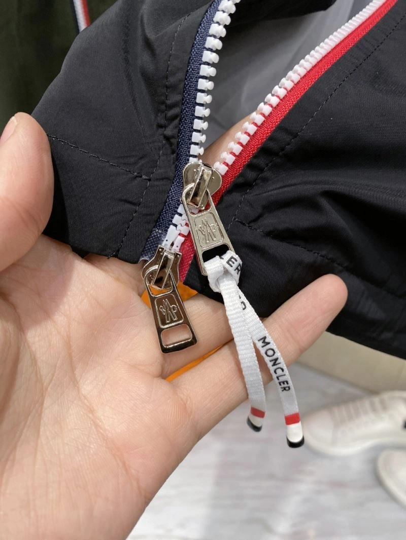 Lightweight Moncler Outwear 143444