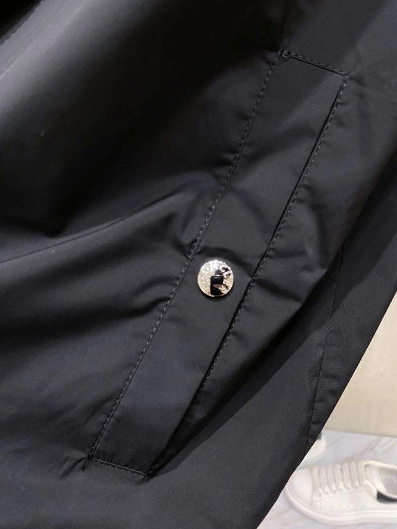 Lightweight Moncler Outwear 143444