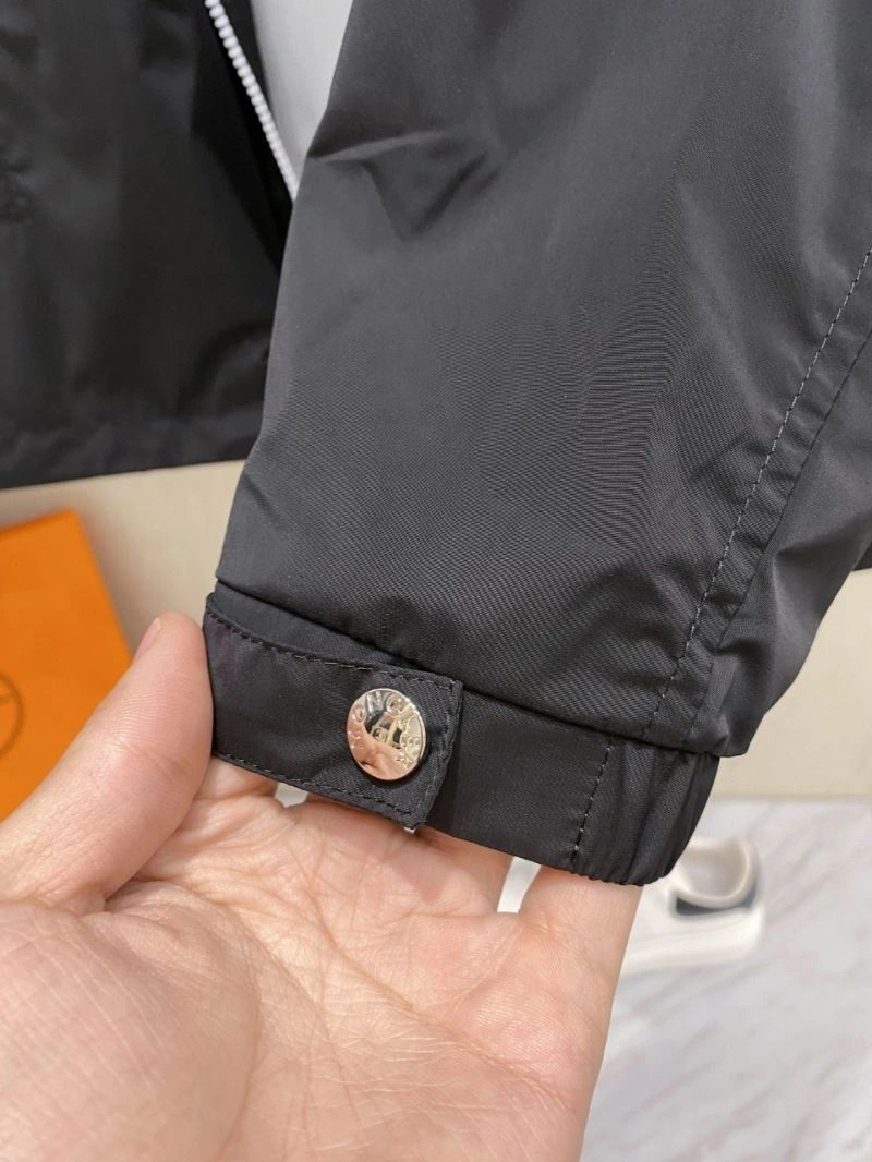 Lightweight Moncler Outwear 143444