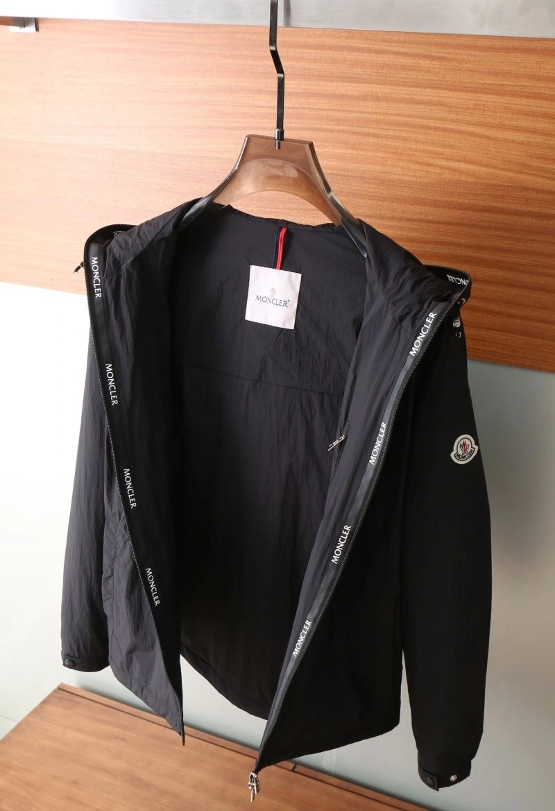 Flexible Moncler Outwear 143439