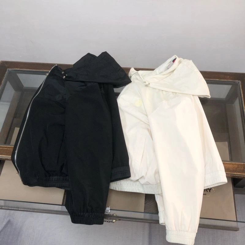Supportive Moncler Outwear 143434