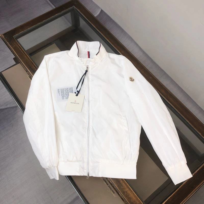 Elegant Moncler Outwear 143407