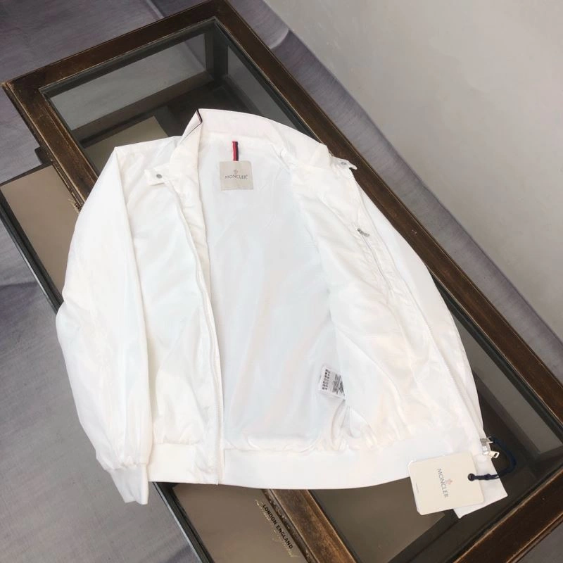 Elegant Moncler Outwear 143407