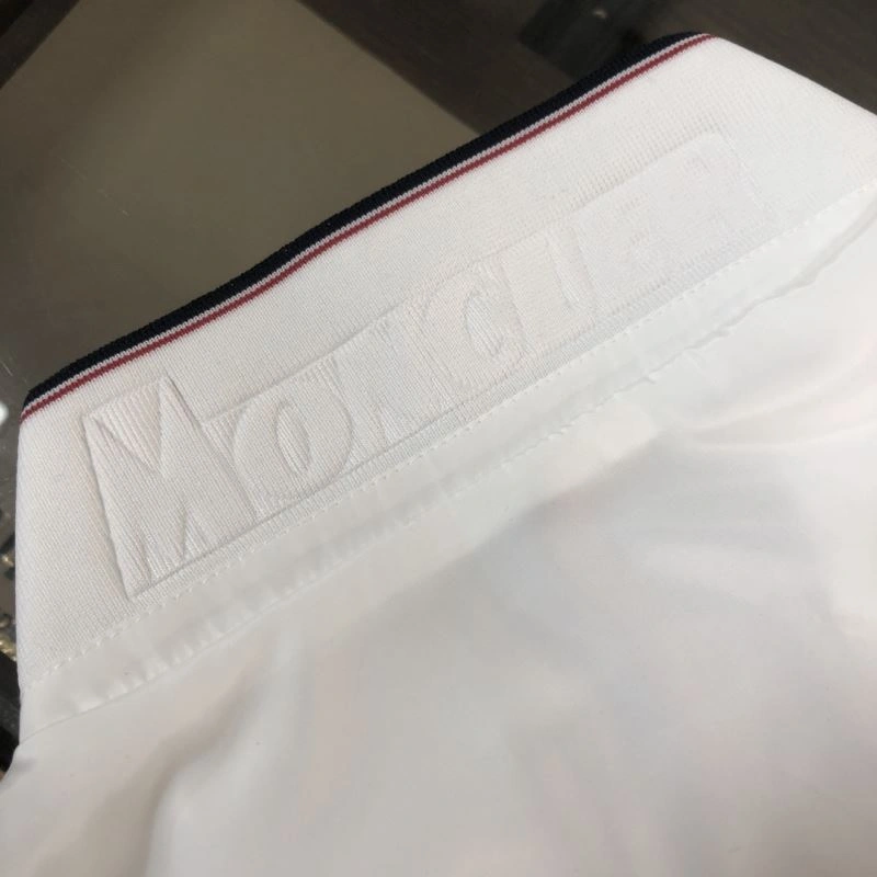 Elegant Moncler Outwear 143407