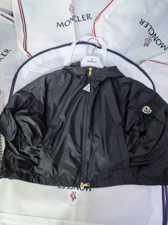 Moncler Outwear Efficient 143412