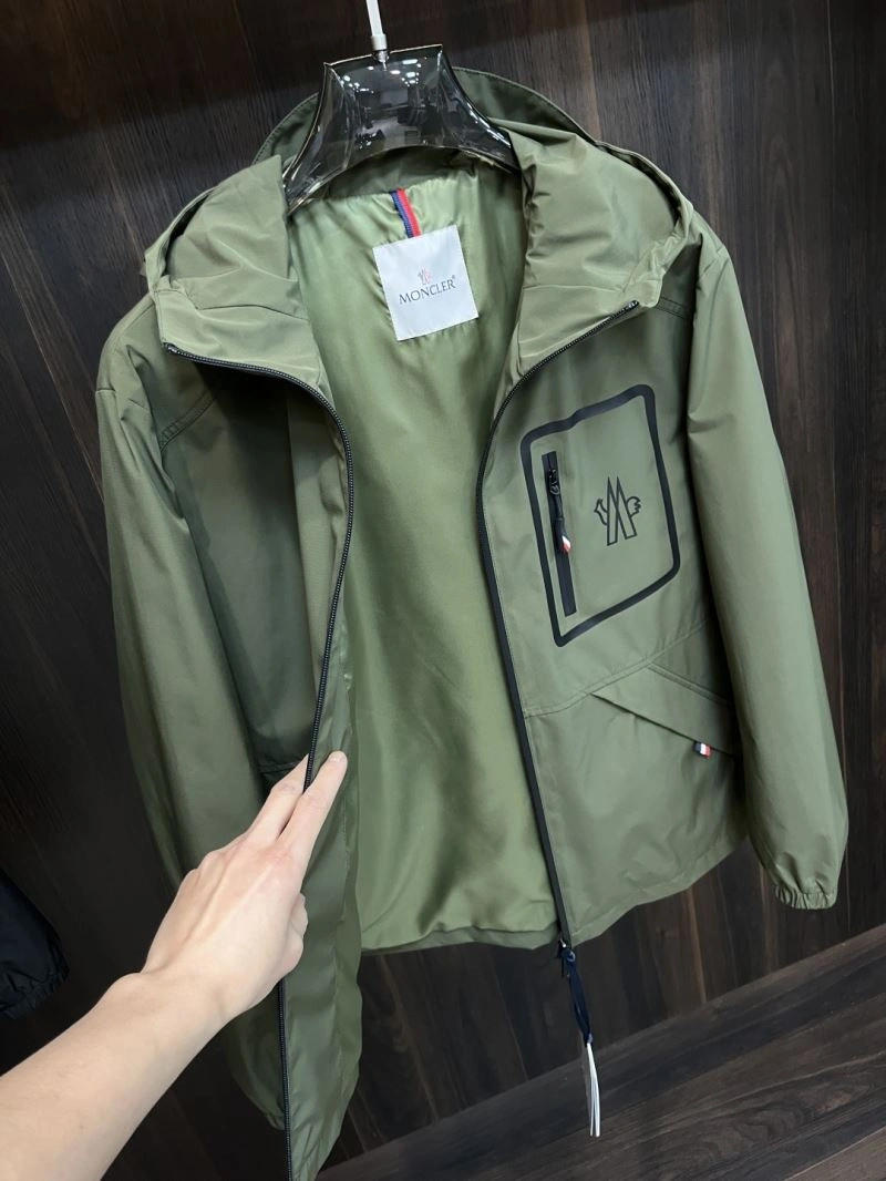 Supportive Moncler Outwear 143432