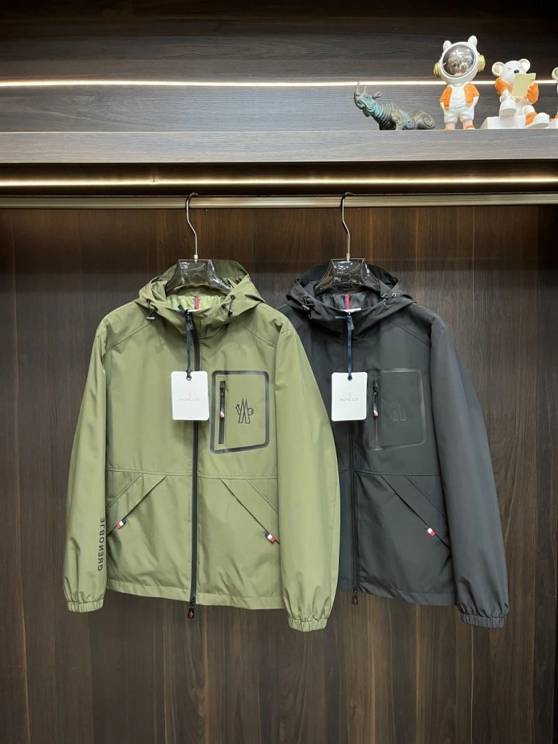 Moncler Outwear Sleek 143423
