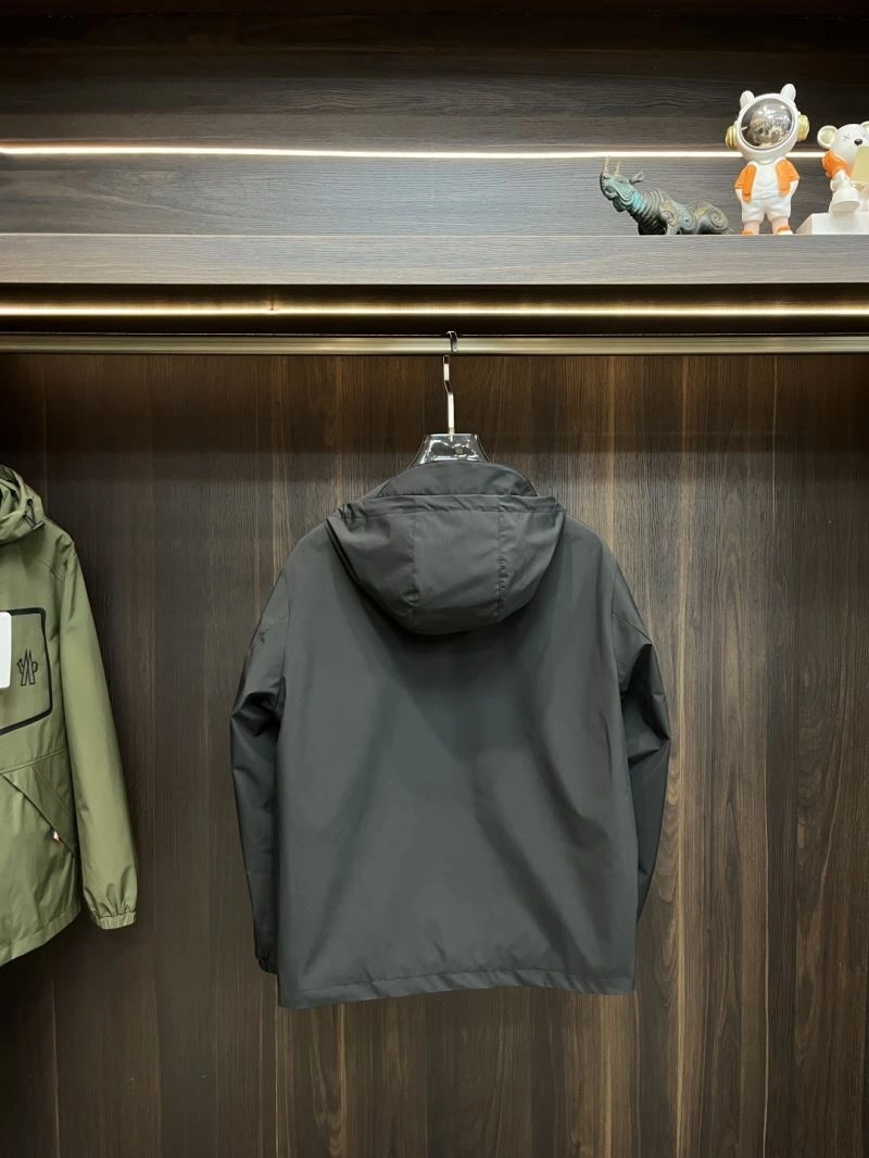 Moncler Outwear Sleek 143423
