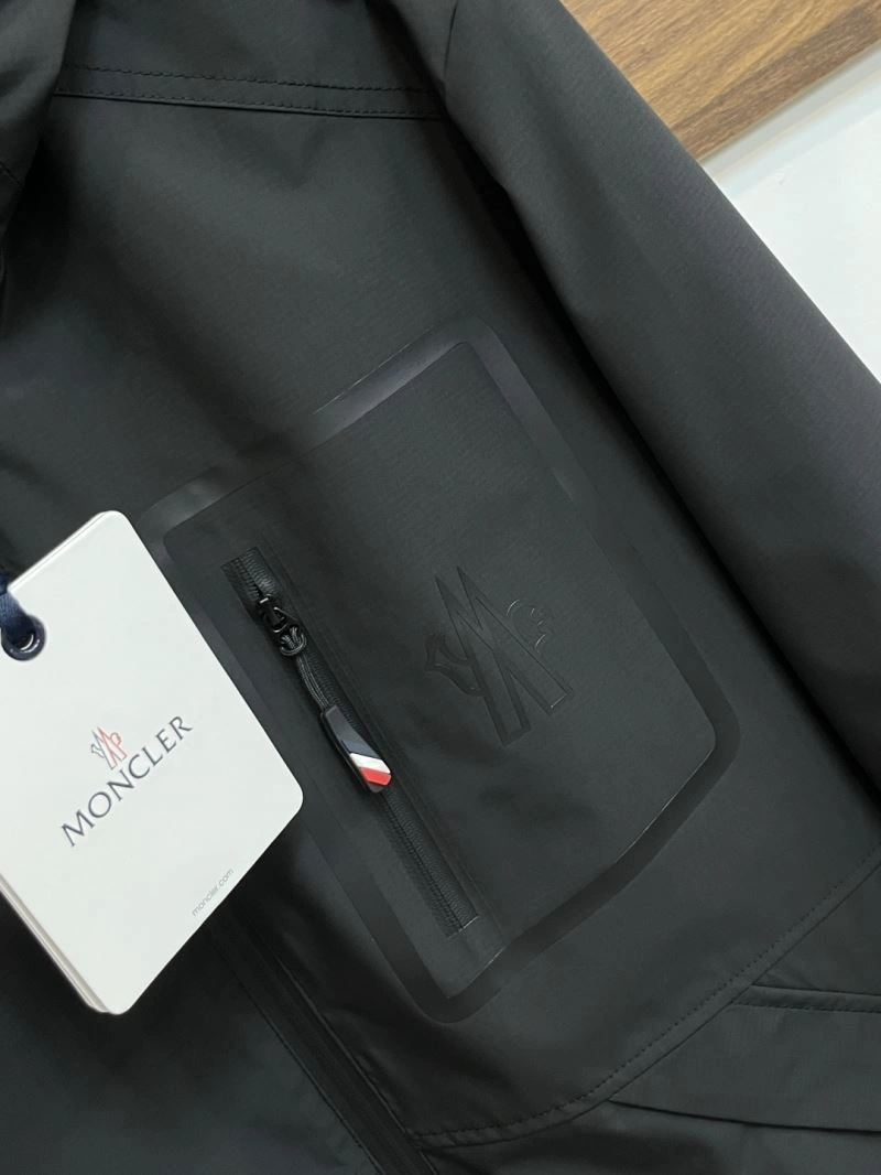 Moncler Outwear SmoothTexture 143425