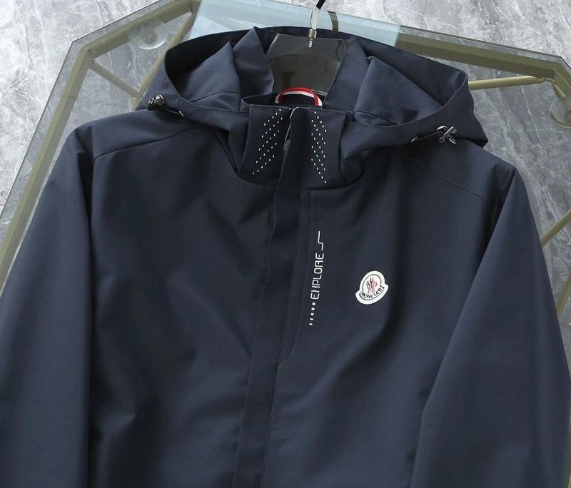 Lightweight Moncler Outwear 143428