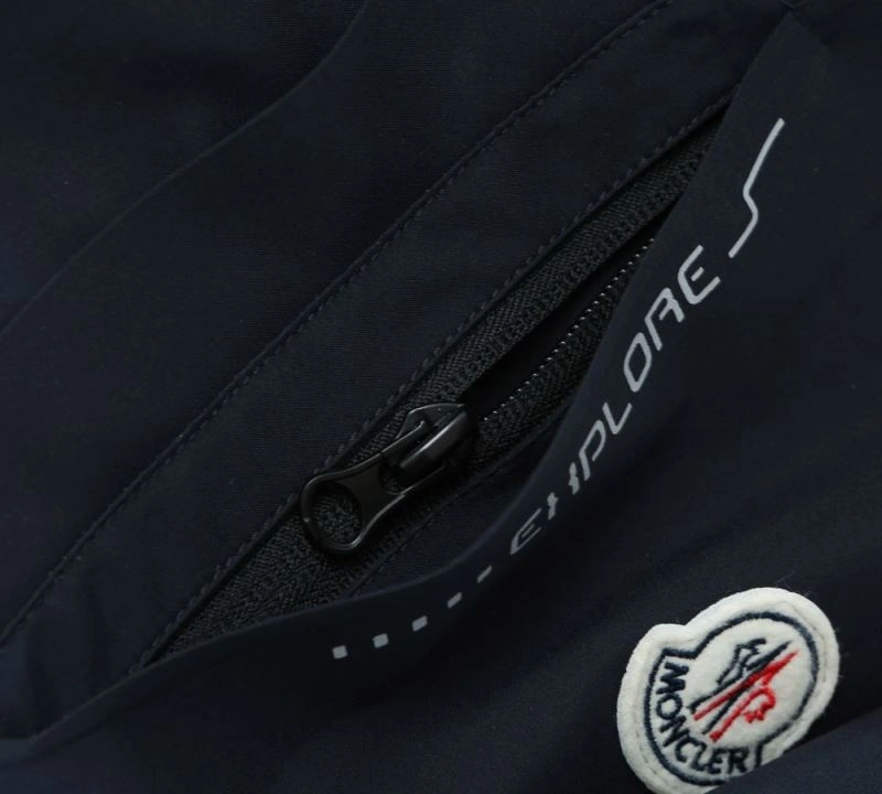 Lightweight Moncler Outwear 143428